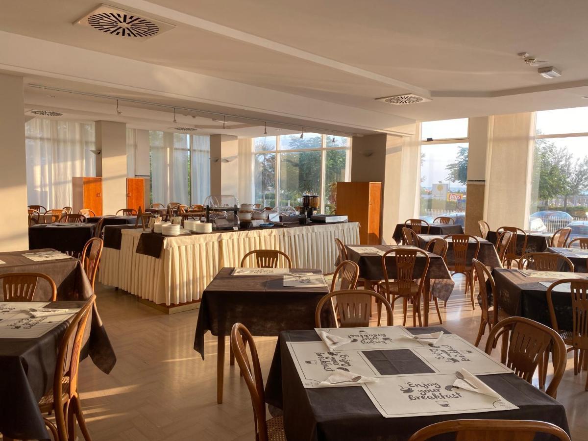 Hotel Audi Frontemare ริมินี ภายนอก รูปภาพ